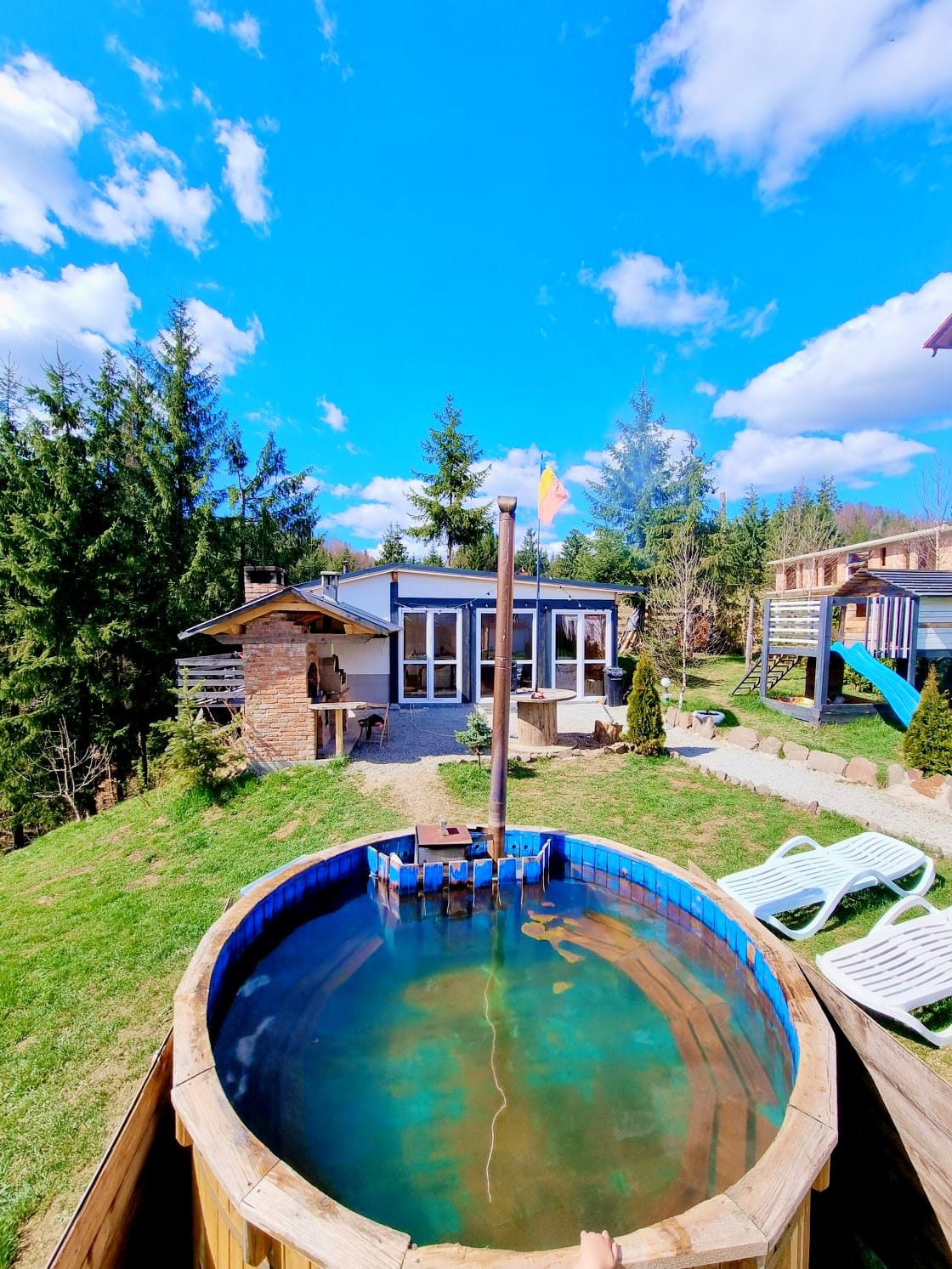 Cabana Căsaru – Curte cabană